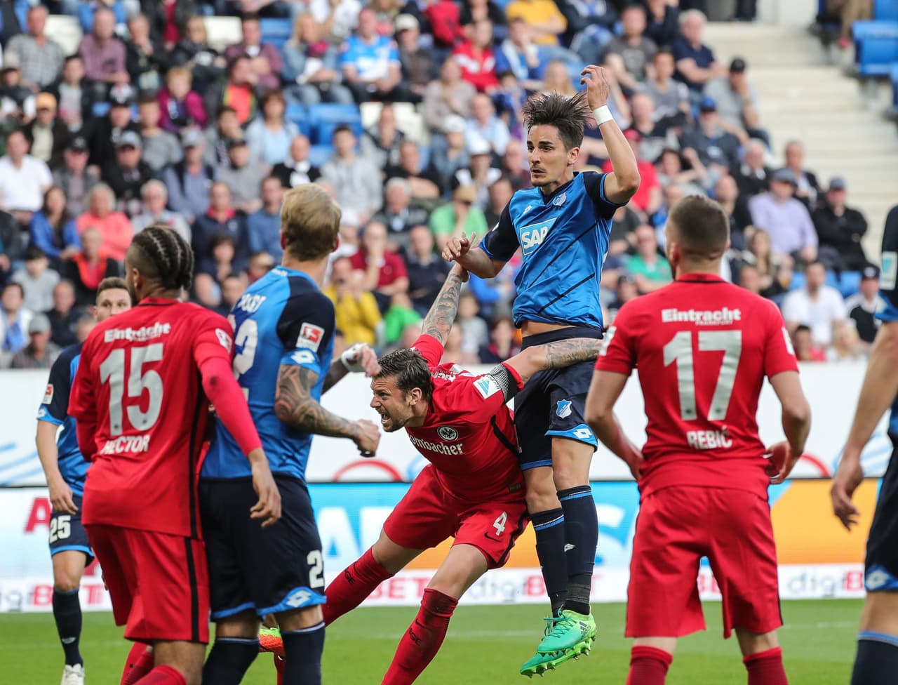 En el minuto 89, llegando al 90 por algunos segundos, Benjamin Hübner saltó en el área sobre los defensas del Frankfurt y con un cabezazo al piso marcó el 1-0 definitivo de la tarde en el 
<br>WIRSOL Rhein-Neckar-Arena.