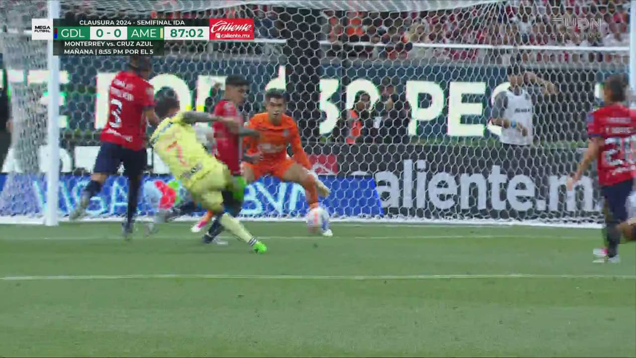 ¡Era la que esperaba el América! Tiro de Brian que llega fácil al Tala