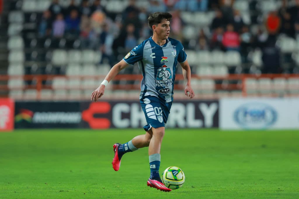 Kevin Álvarez deja al borde del ‘infarto’ a aficionada del Pachuca
