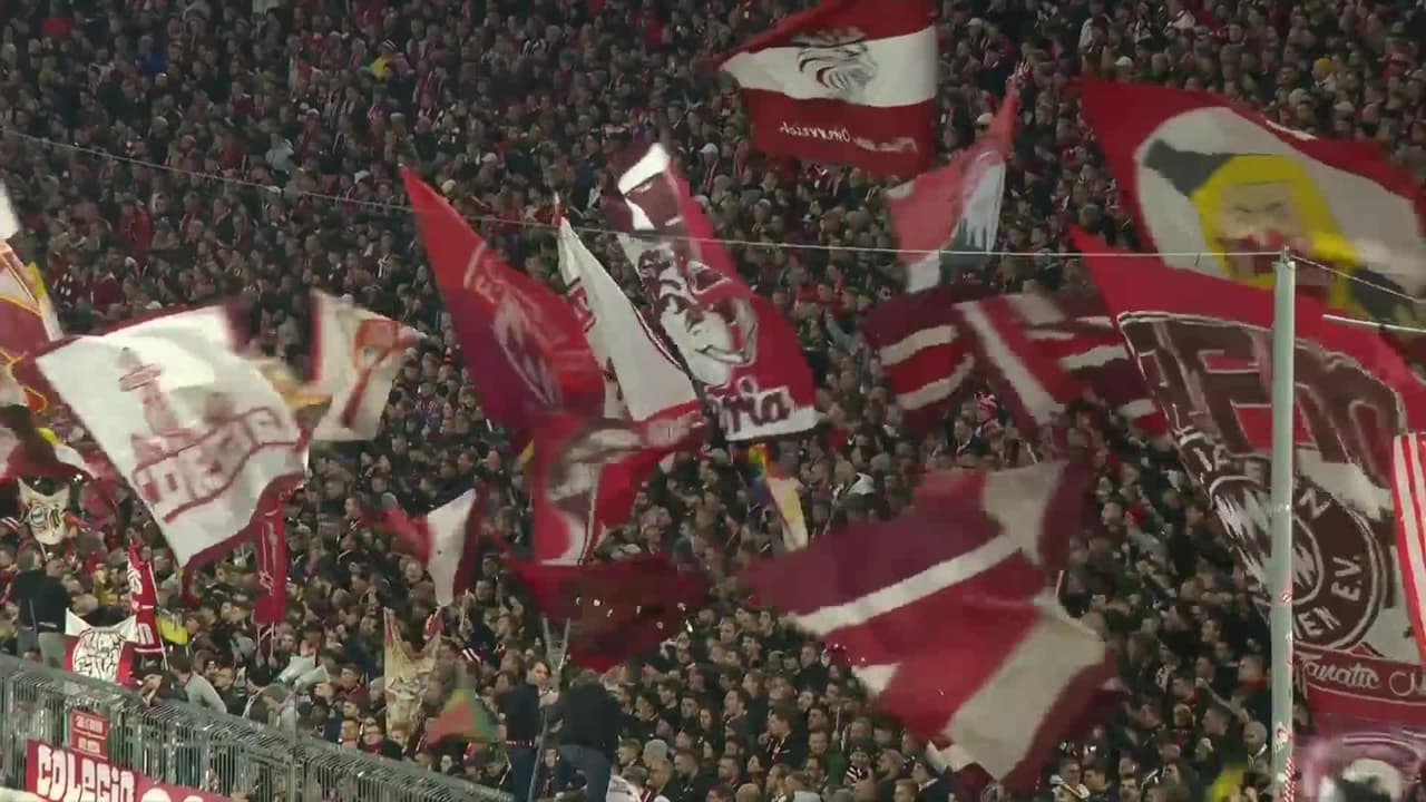 Arranca el partido y la pelota está en juego.