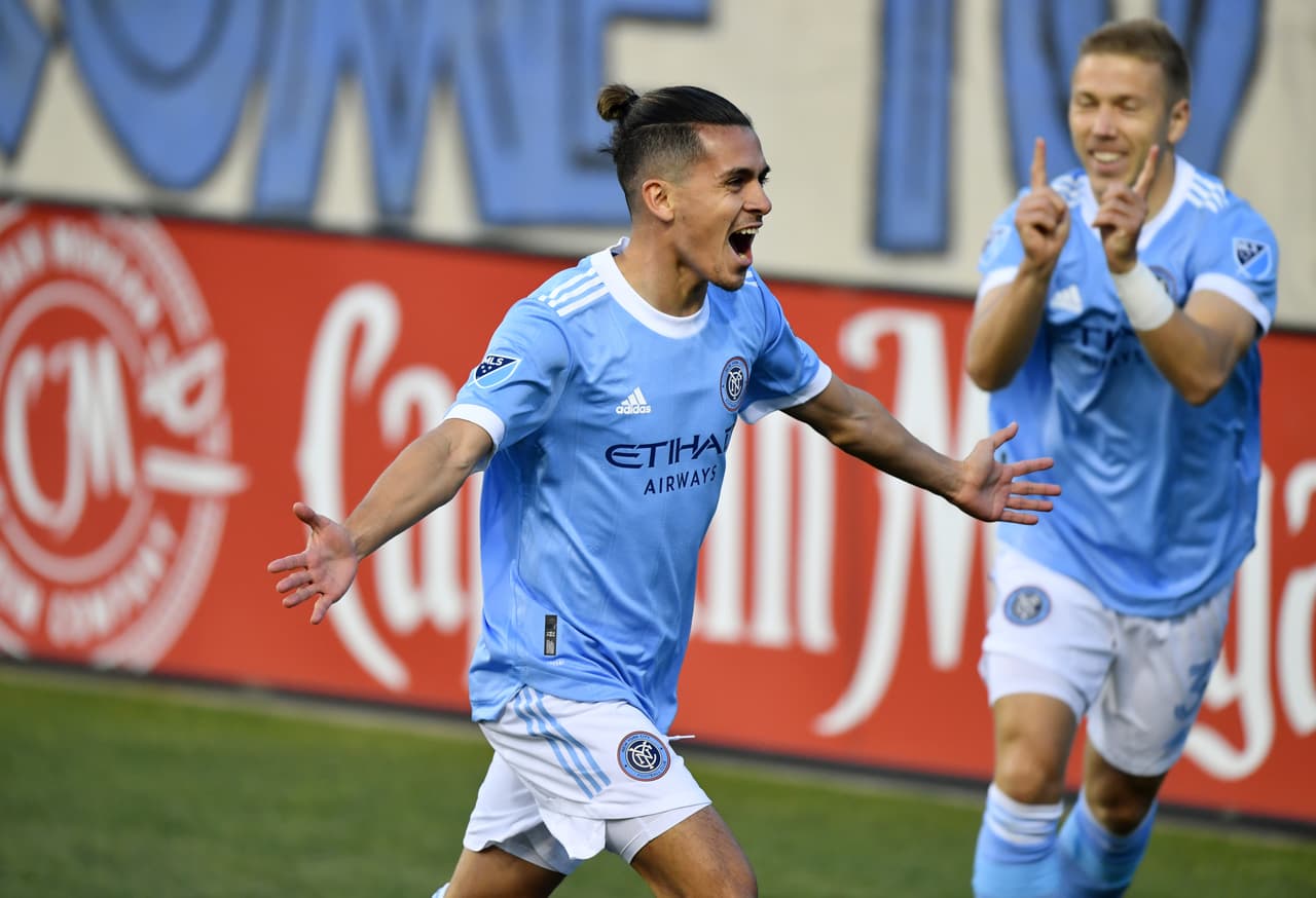 Con autoridad. Así venció New York City FC a Philadelphia Union en el Subaru Park. Jesús Medina abrió la cuenta para el equipo celeste.
<br>