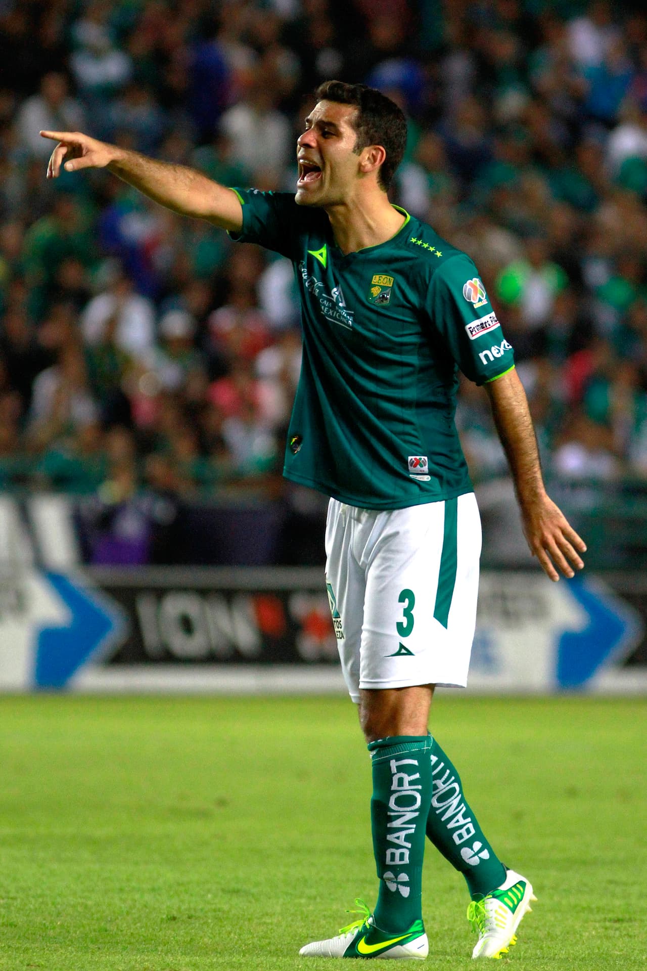 Regresó al fútbol mexicano en 2013 con el León debutando el 5 de enero ante el Querétaro.