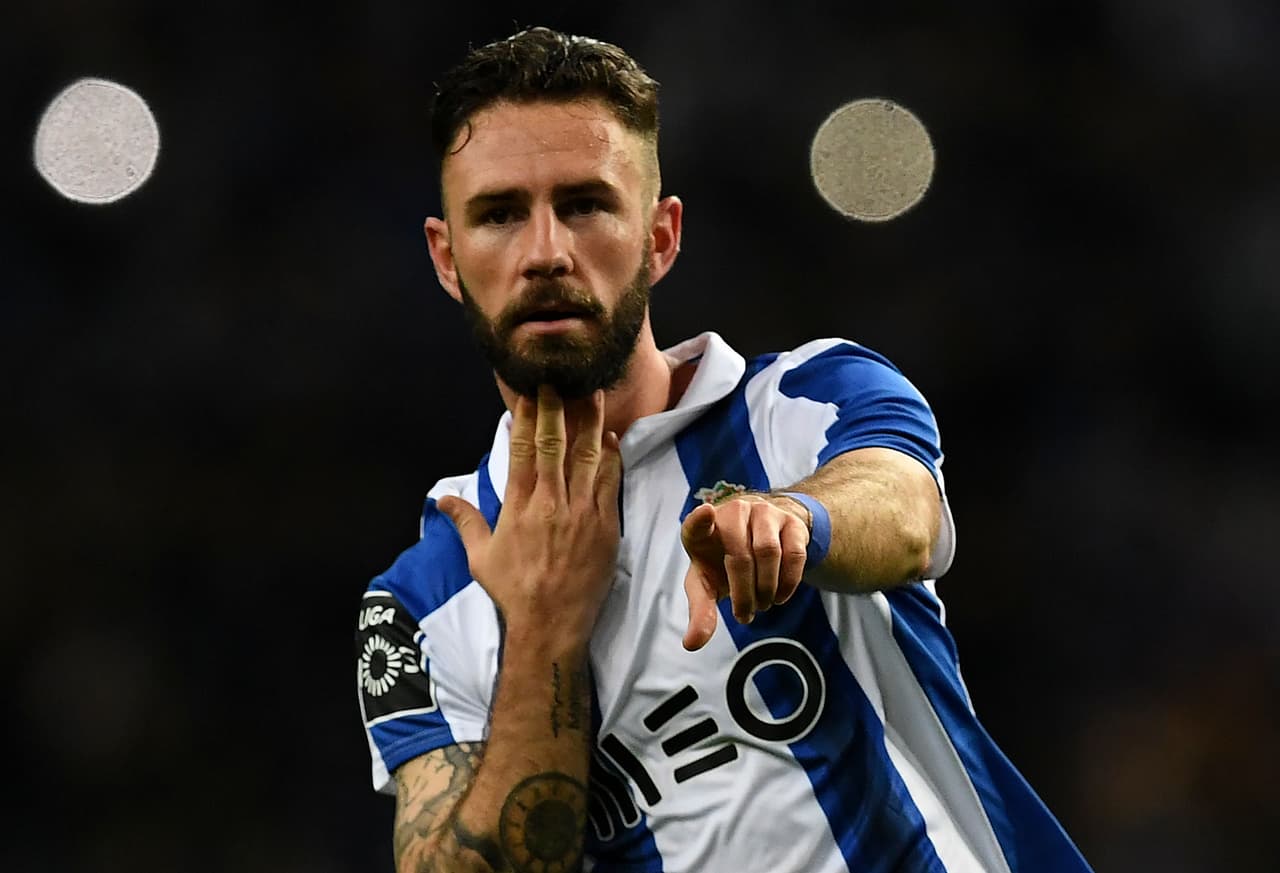 Porto goleó en una excelente demostración de poderío ofensivo, en la que colaboró el mexicano Miguel Layún, quien ya es figura en Portugal.