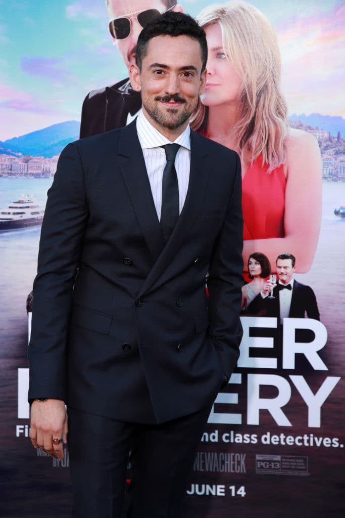 Al no tener límite y gastarse la fortuna de su padre, él decide darles una lección.
<br>