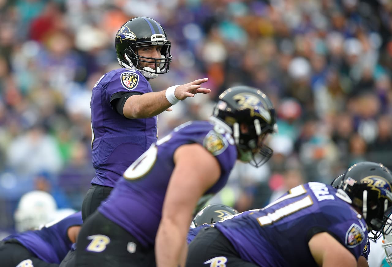 <b>Joe Flacco – QB Baltimore Ravens</b>
<br>Justo cuando la liga comenzaba a voltear a ver a los Miami Dolphins por su racha de cinco triunfos consecutivos se cruzaron en su camino los Ravens y todo se vino abajo. El equipo púrpura destrozó a los Delfines por aire y el autor de la paliza fue Joe Flacco quien cada vez se ve como un quarterback confiable y que puede liderar a los Cuervos a la postemporada. Flacco completó 36 de 47 pases para 381 yardas y, aunque fue interceptado, lanzó cuatro touchdowns. El mariscal de campo veterano tuvo su mejor partido de la temporada y tiene a Baltimore como líder de la AFC Norte jugando a gran nivel.