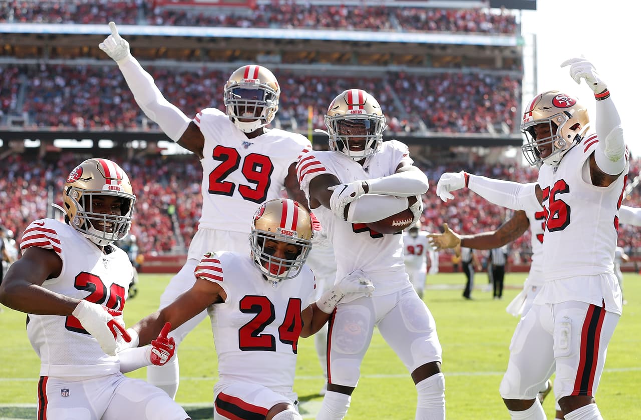Los San Francisco 49ers mostraron un absoluto dominio el domingo. Tevin Coleman fue el hombre del partido, anotando cuatro touchdowns y Nick Bosa en la defensa con tres saks y una intercepción. Siguen invictos.