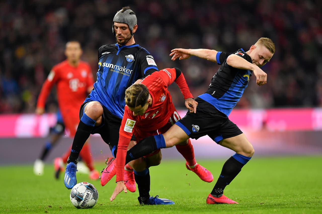 Gnabry (25’) abrió el marcador y Srbeny (44’) empató el partido. Lewandowski apareció para darle vuelta, pero Michel (75’) lo volvería a igualar. Al 88’ Lewandowski anotó el tercero que le dio la victoria a los de casa.