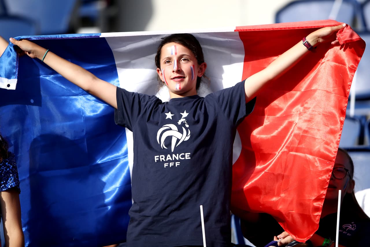 El Parque de los Príncipes fue el escenario para este duelo de Cuartos de Final del Mundial Femenino entre la local, Francia, y Estados Unidos. Para muchos se trata de una Final adelantada, por lo que la alegría entre los fanáticos no se hizo esperar.
