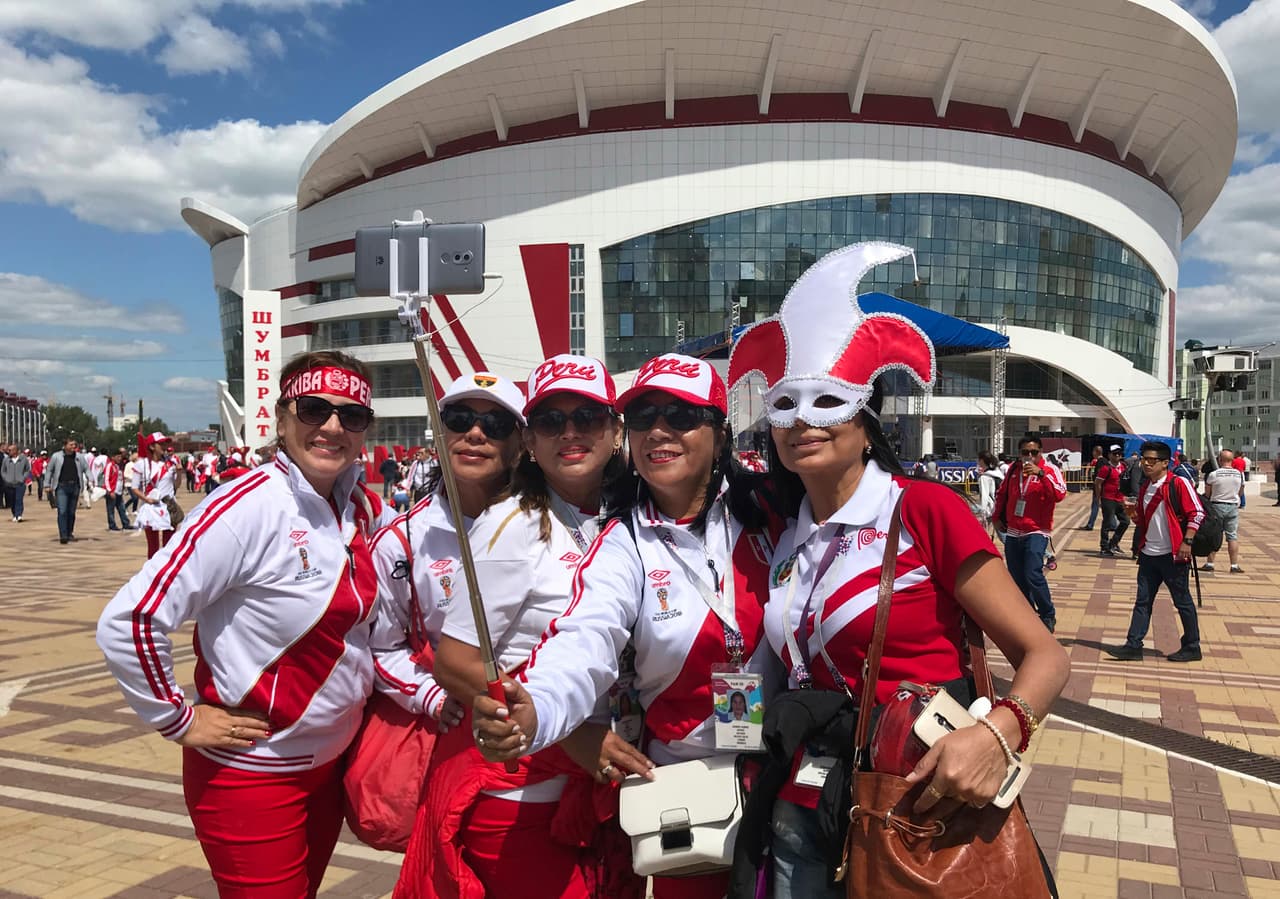 Perú y Dinamarca enmarcan con la pasión inca y el amor vikingo la colorida presencia y la fiesta de sus fanáticos en medio del partido del grupo C en el Mundial de Rusia 2018.