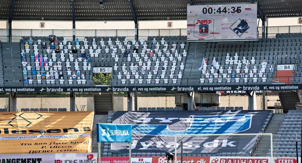 <b>Supervisores estuvieron al pendiente</b>
<br>El club había avisado de que 50 moderadores supervisarían las gradas virtuales para evitar insultos o actos vejatorios, que podrían provocar la expulsión del foro virtual.