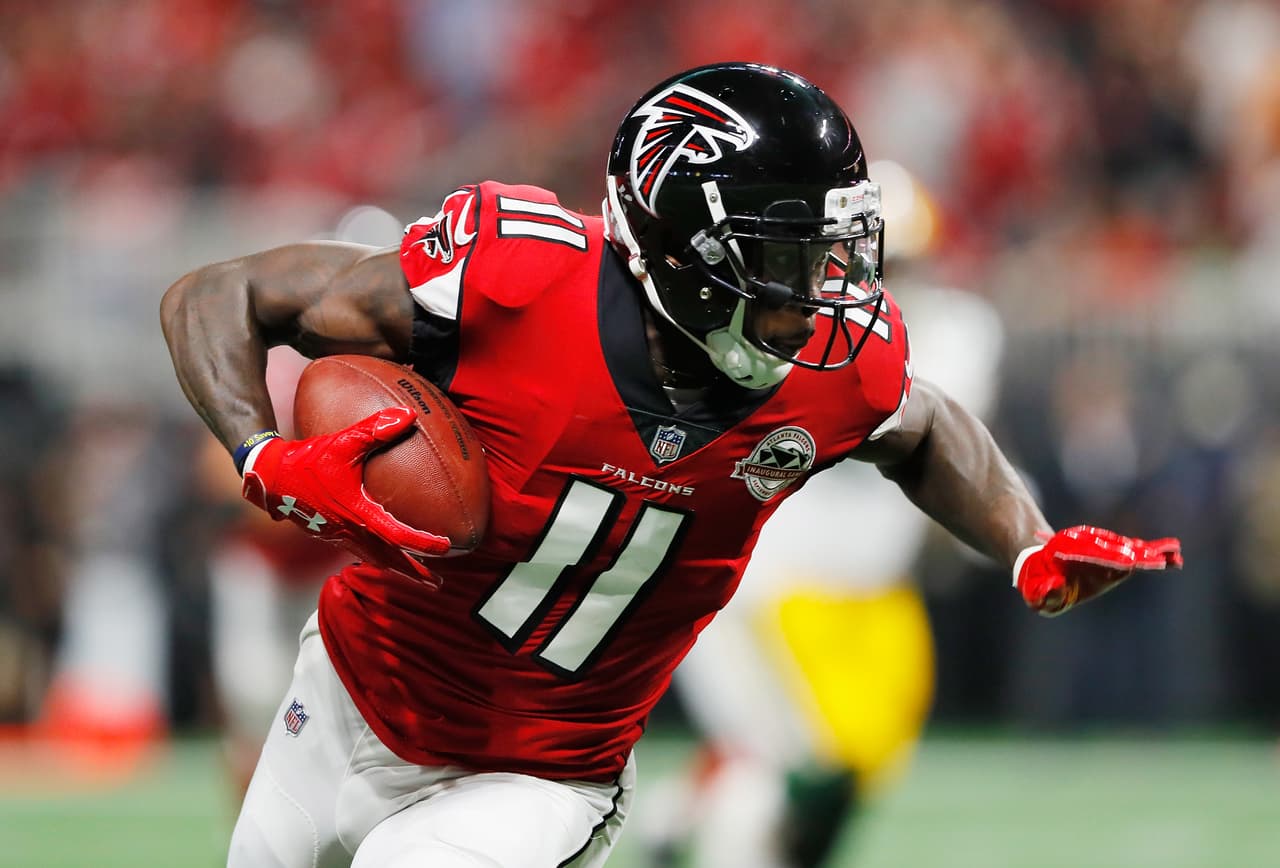Julio Jones es el único receptor abierto de la historia que ha superado las 1,400 yardas en cinco años consecutivos.