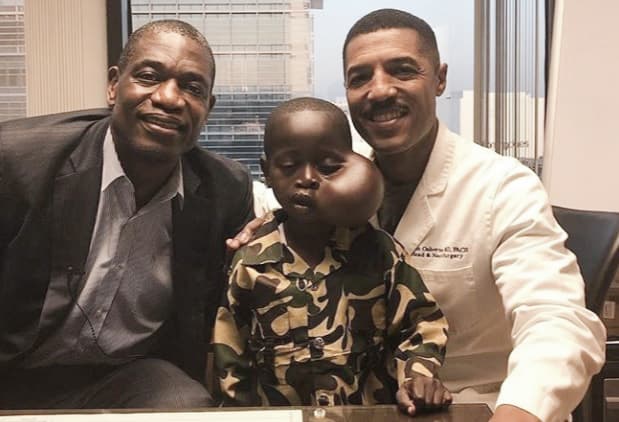 Dikembe Mutombo, leyenda de la NBA, ayuda a niño del Congo a operarse un gran tumor facial