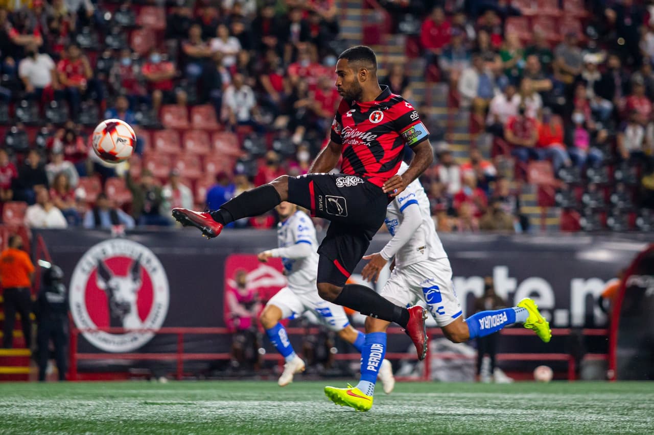 Con gol de último minuto Querétaro logra el empate ante Xolos de Tijuana.