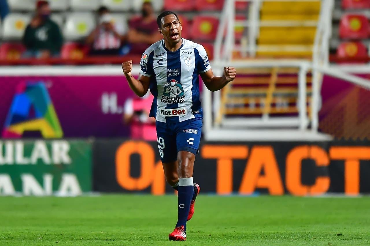 Con todo y que Luis Malagón tuvo una estupenda noche en el arco de Necaxa, Pachuca logra anotarle dos veces para empatar 2-2 en Aguascalientes. Pachuca continúa en el fondo de la tabla con cuatro unidades y Necaxa llega a la a la quinceava posición con siete puntos.