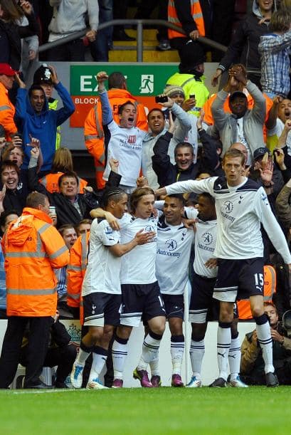 Los 'Spurs' se fueron arriba en el marcador con un tanto de Rafael van der Vaart.