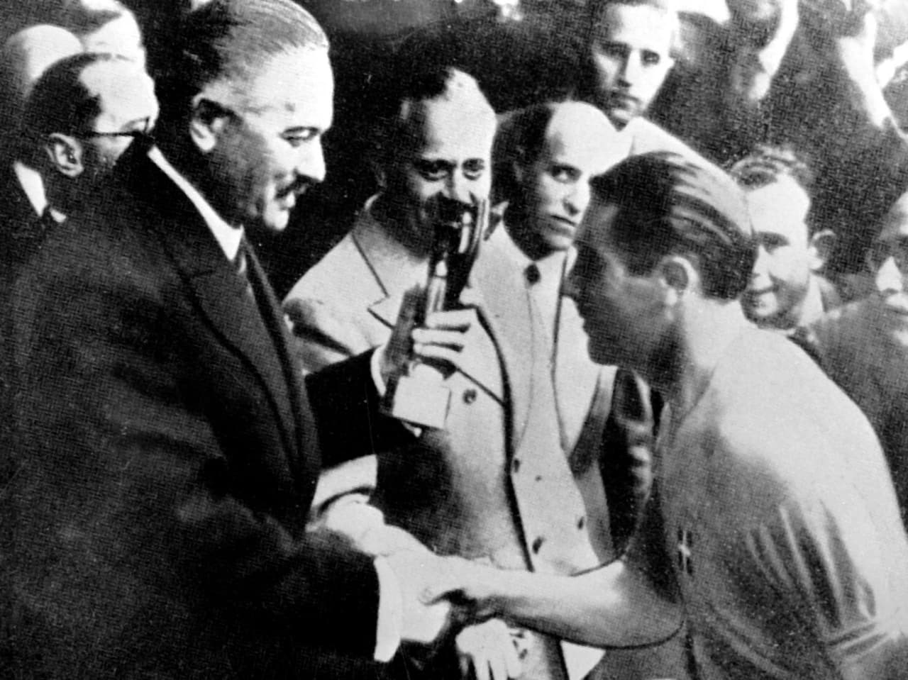 Giuseppe Meazza fue una leyenda del fútbol italiano al ser campeón con su selección en 1934 y en 1938, pero es el máximo artillero de Inter de Milán con 284 goles oficiales.