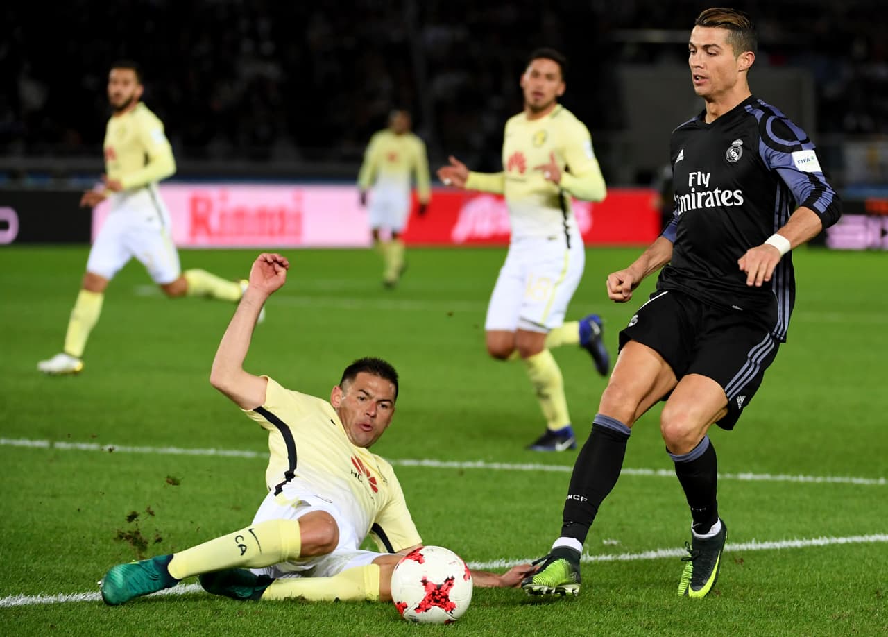 Pablo Aguilar- Errores defensivos al tocar la pelota le pudieron haber costado caro al América, sufrió con la velocidad de los futbolistas ‘Merengues’.Calificación 6.