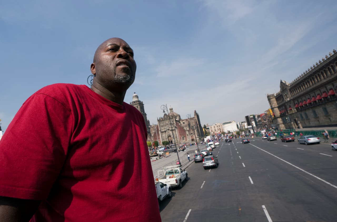 Desde muy temprano Rice tomó su lugar en un transporte especial donde se promocionaba los partidos de baloncesto.