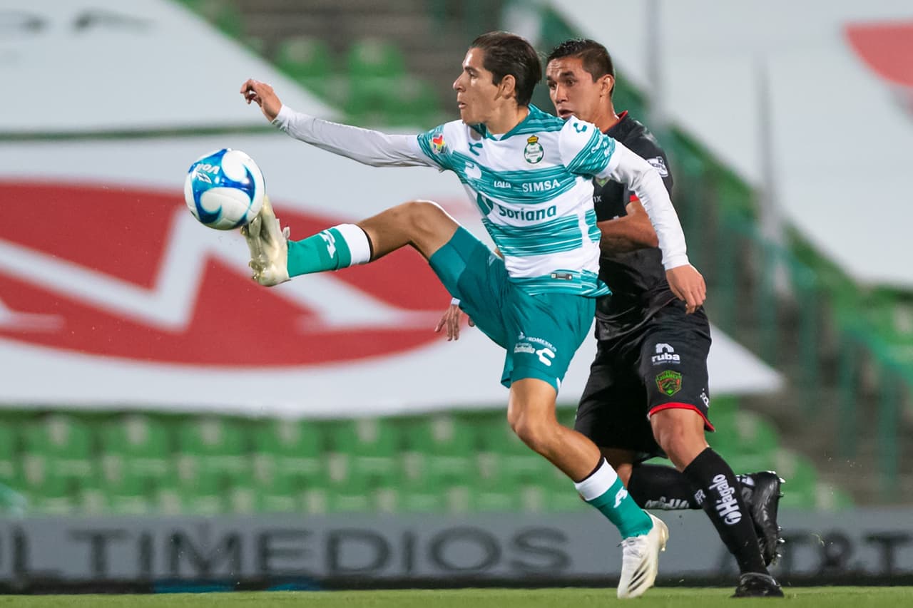 Con autogol de Enrique palos, gol de Santiago Muñoz y gol de Matheus Dória, Santos vence a Bravos 3-2. Los Guerreros se adueñaron de la tercer plaza del torneo y desplazaron al Toluca. Bravos sigue en el fondo de la tabla, aunque todavía tiene un partido pendiente.