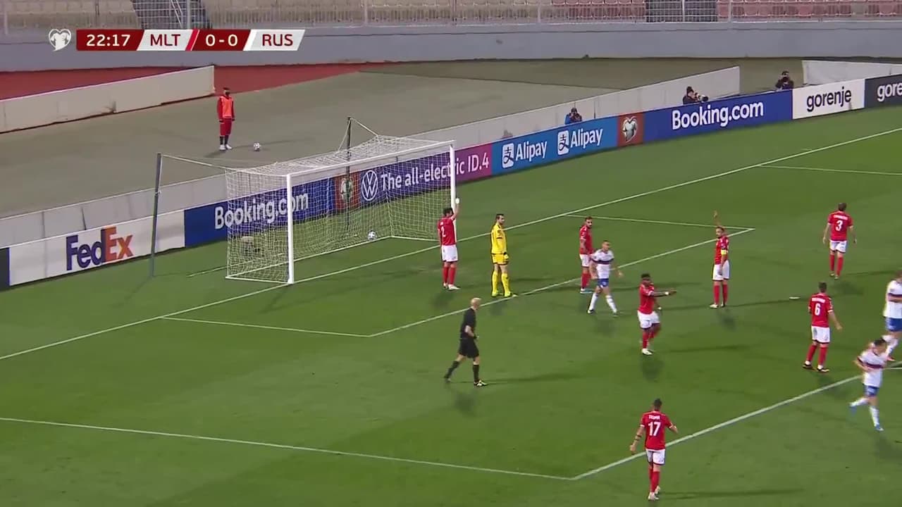 ¡GOL!  anota para Rusia. Artem Dzyuba