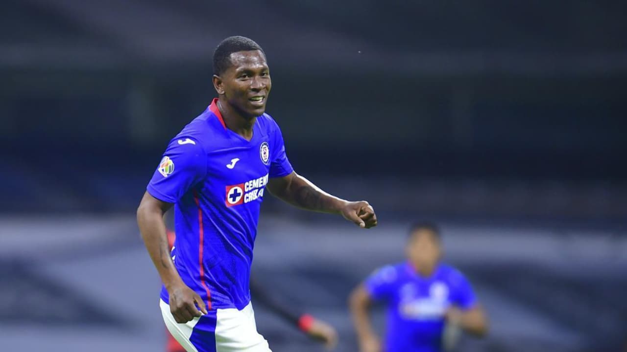 Bryan Angulo alaba confianza que le dio Reynoso