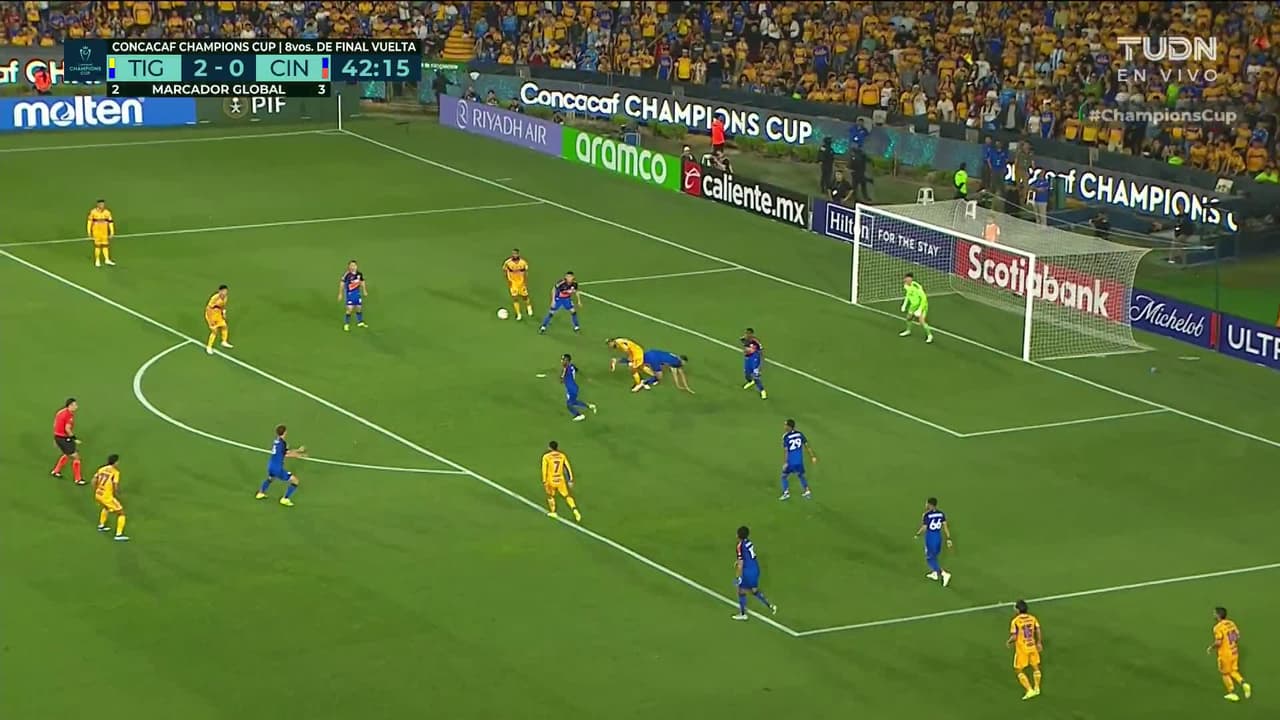 ¡TIRO ATAJADO! disparo por Ozziel Herrera.