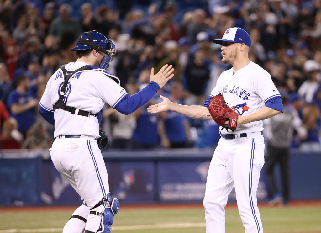 El cerrador Ken Giles ponchó al venezolano Gleyber Torres con dos corredores a bordo en la novena entrada, para embolsarse su undécimo salvamento.