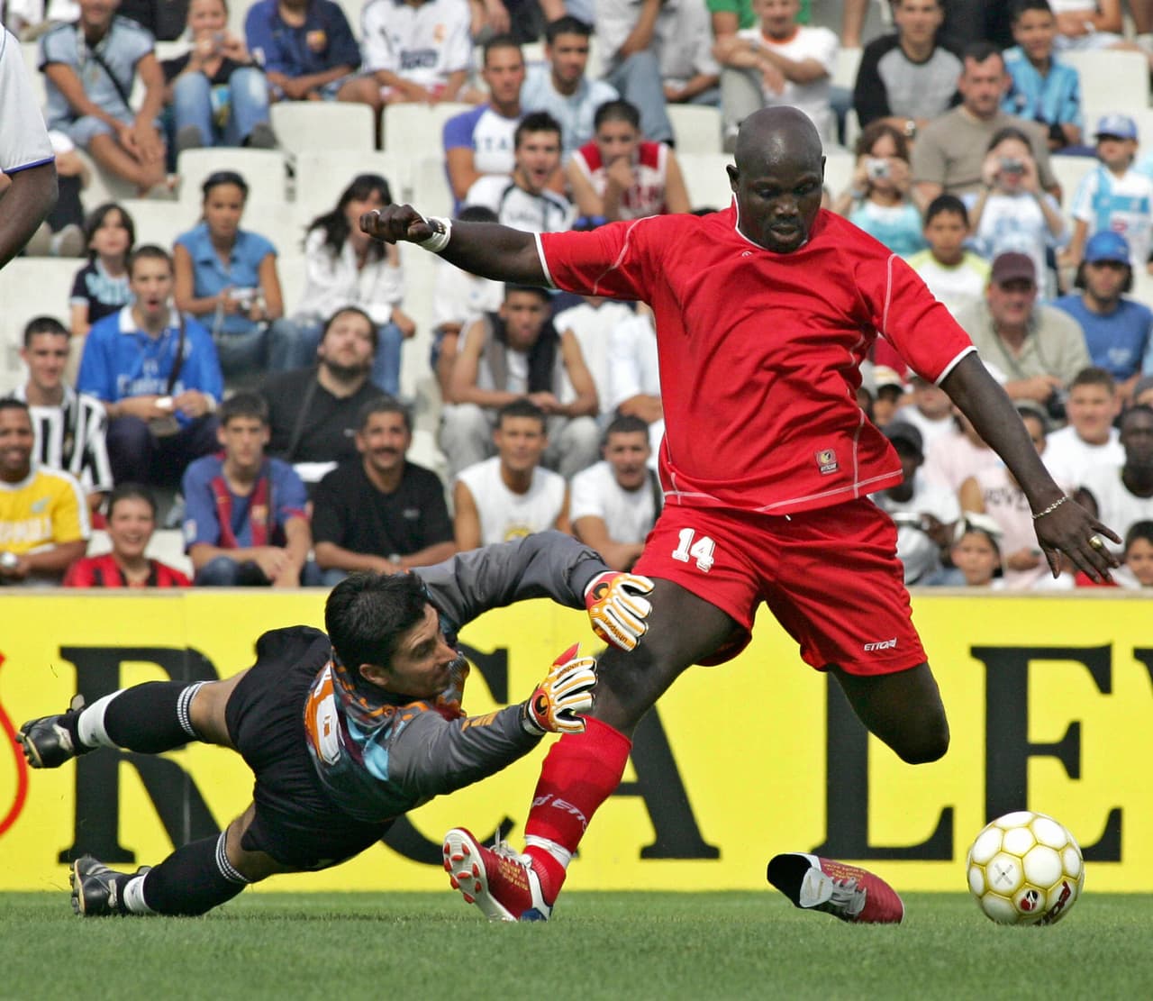 George Weah fue el Mejor Jugador del Mundo para Fifa en 199X, pero su calidad no estuvo rodeada de un equipo que lo apoyara. Liberia apenas tuvo un crecimiento en fútbol gracias a este delantero que se hizo figura en los clubes de Europa.