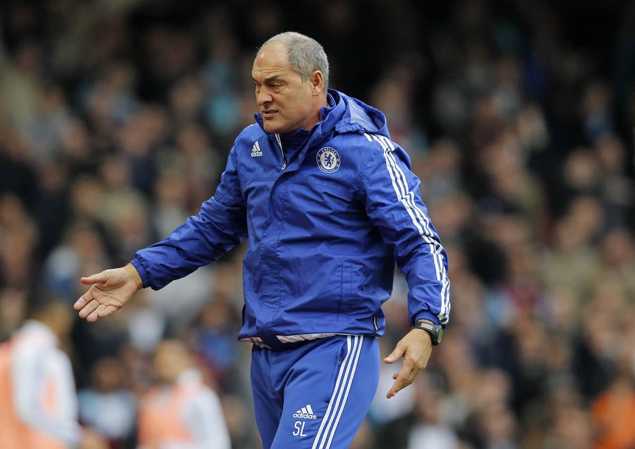 El estratega luso y su asistente acabaron echados del terreno de juego tras protestar varias acciones polémicas que pudieron cambiar el resultado del encuentro.