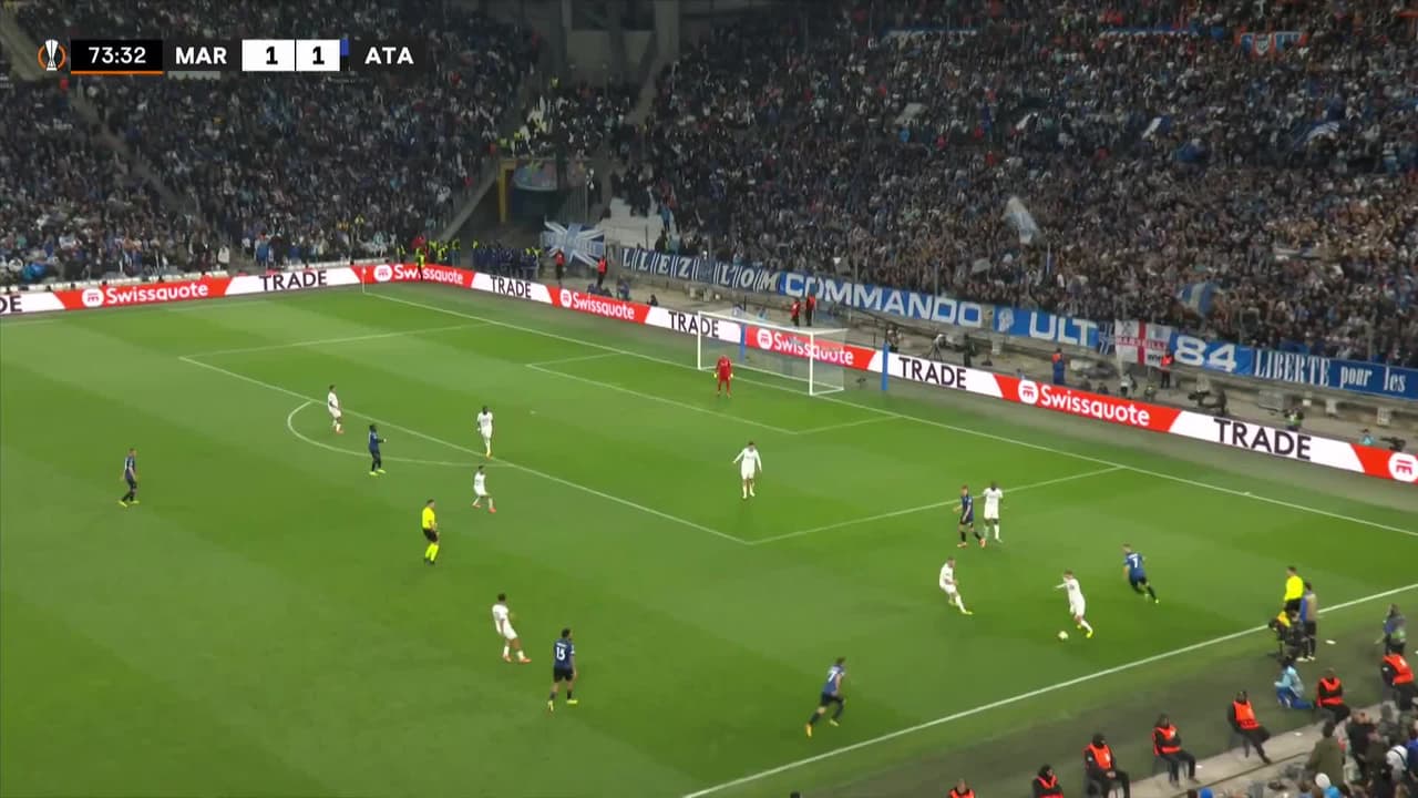 ¡TIRO ATAJADO! disparo por Faris Moumbagna.