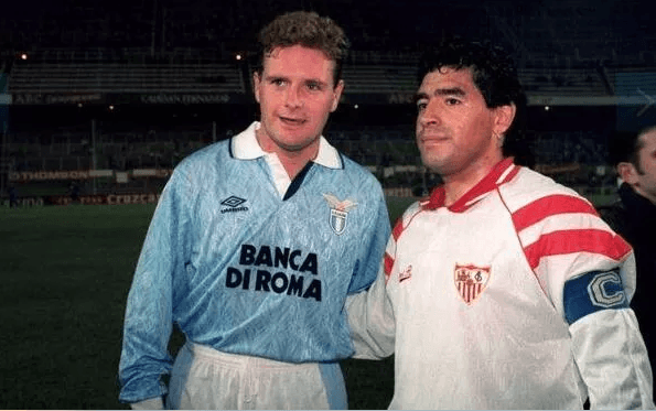 En 1992, una anécdota que incluye a Maradona es cuando el inglés jugaba en el Lazio y Diego en Sevilla, jugaron un partido amistoso y Paul salió a la cancha a enfrentar al astro argentino borracho.