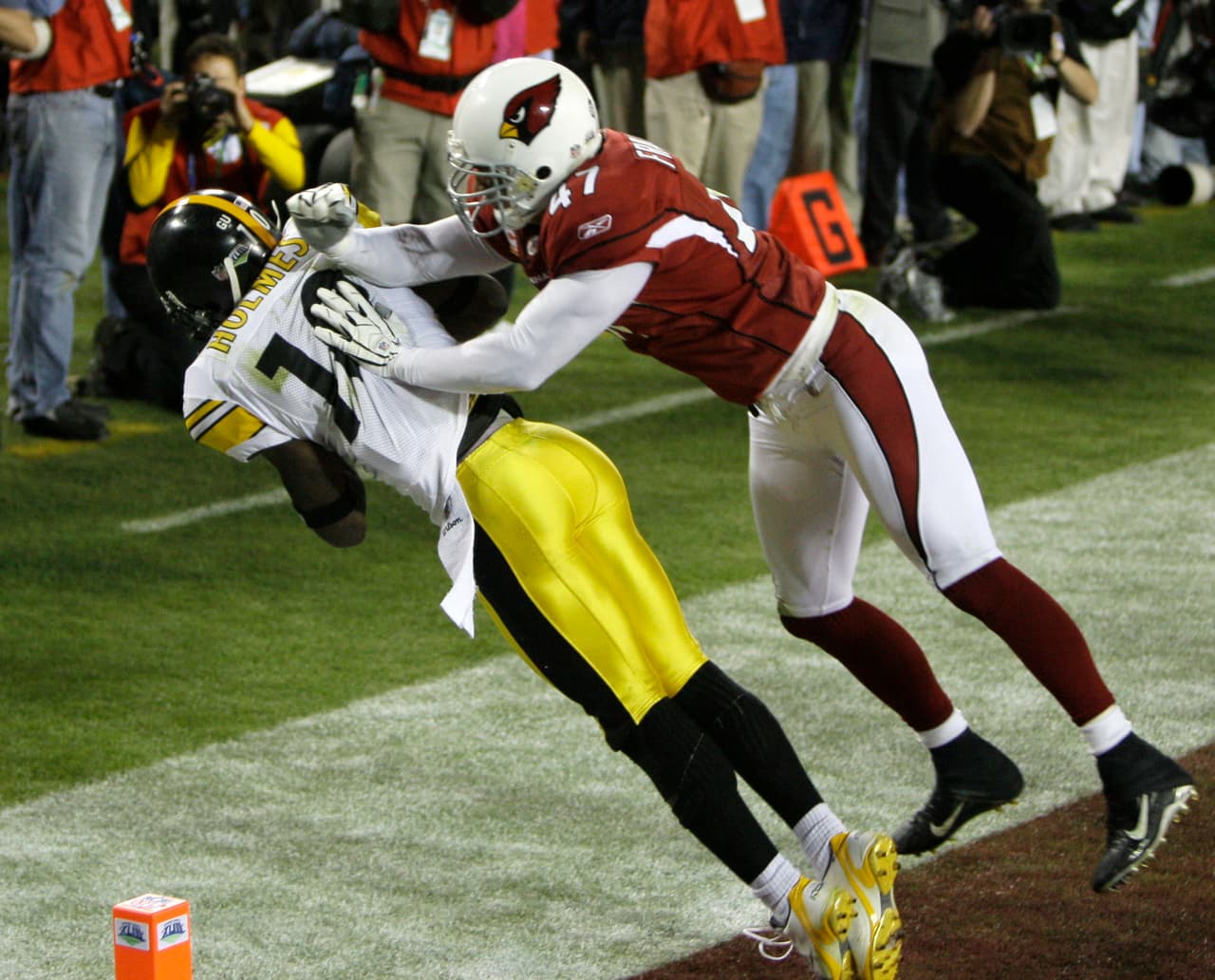 Super Bowl XLIII (Pittsburgh Steelers 27-23 Arizona Cardinals) | Se jugó de nuevo en Raymond James Stadium, Tampa. MVP: Santonio Holmes (WR Pittsburgh). Costo comercial 30 segundos: 3 millones por NBC.