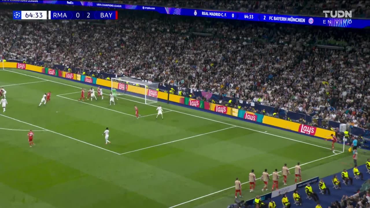 ¡TIRO ATAJADO! disparo por Kylian Mbappé.