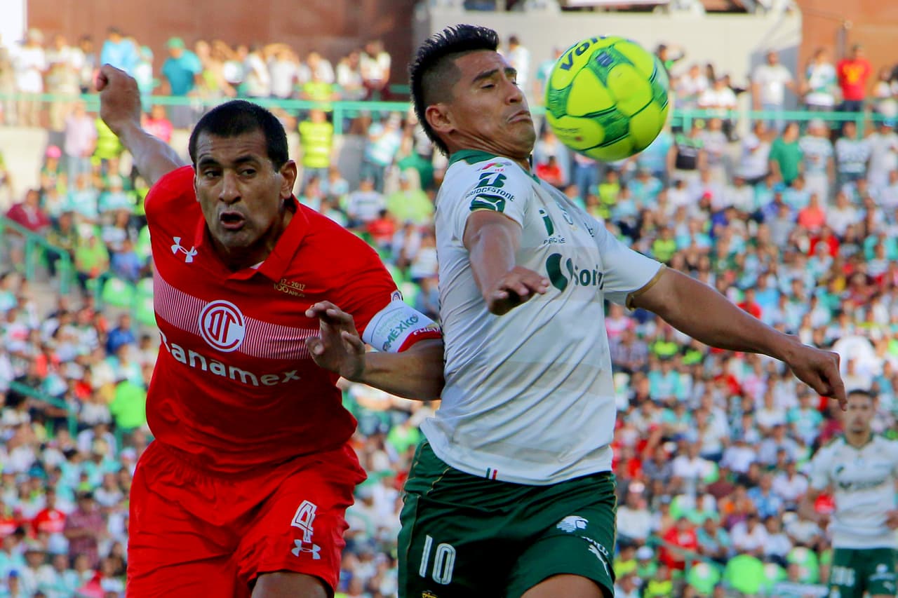 El segundo tiempo fue totalmente distinto. Los Diablos se mostraron perdidos en el terreno y Santos logró darles alcance.