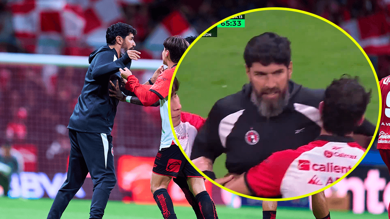 ¡Sebastián Abreu se mete a la cancha en pleno Toluca vs. Xolos y lo expulsan por esta razón!