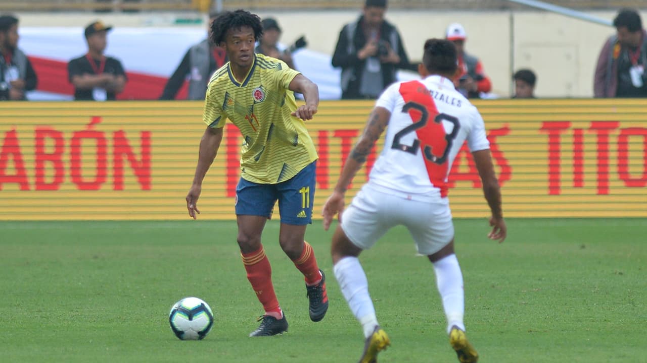 El mediocampista de Juventus Juan Guillermo Cuadrado (izquierda) fue titular con el equipo colombiano.