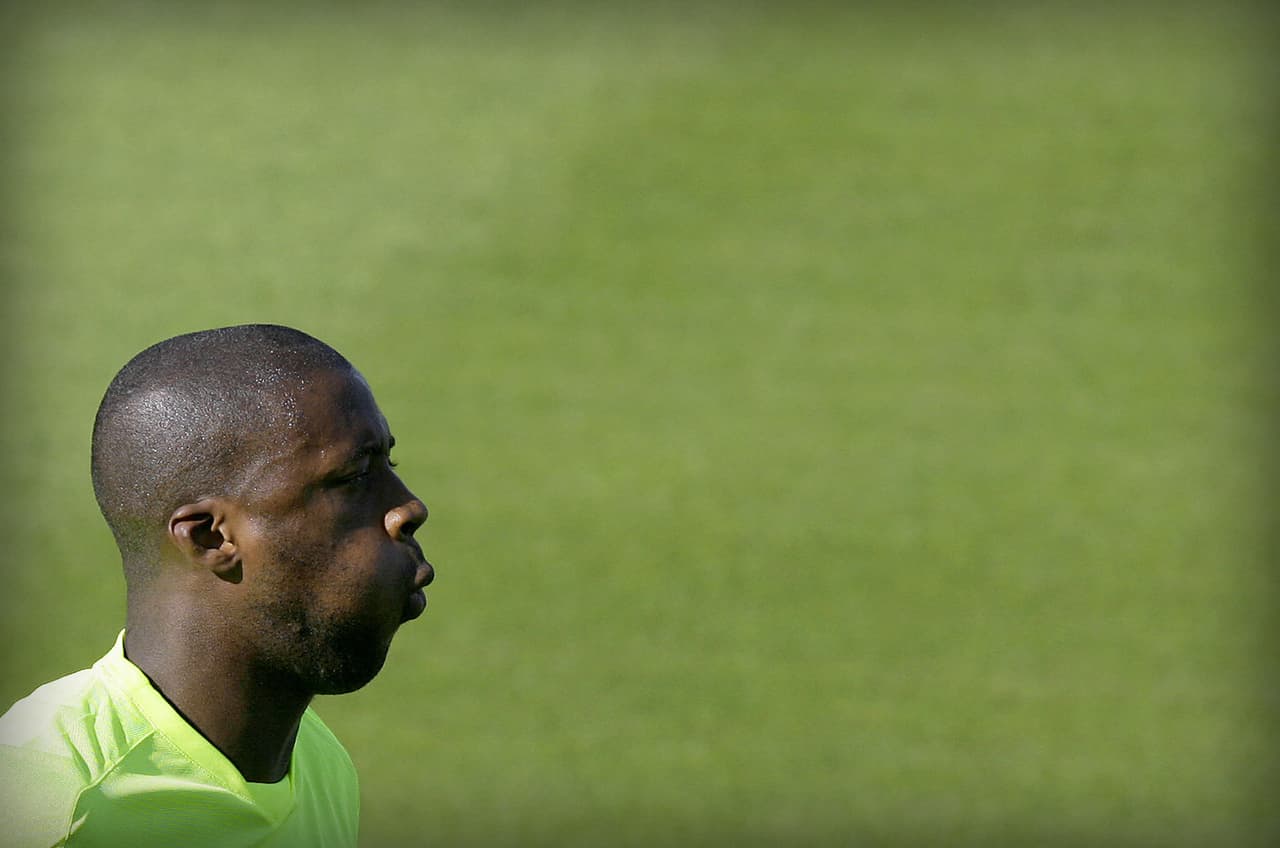 Desde la época en el Barcelona, Yaya Touré y Guardiola no acabaron con buena relación. El marfileño aseguó, al salir, que el entrenador no le hablaba y si hubiese hecho un intento por convencerlo de quedarse lo habría pensado dos veces.