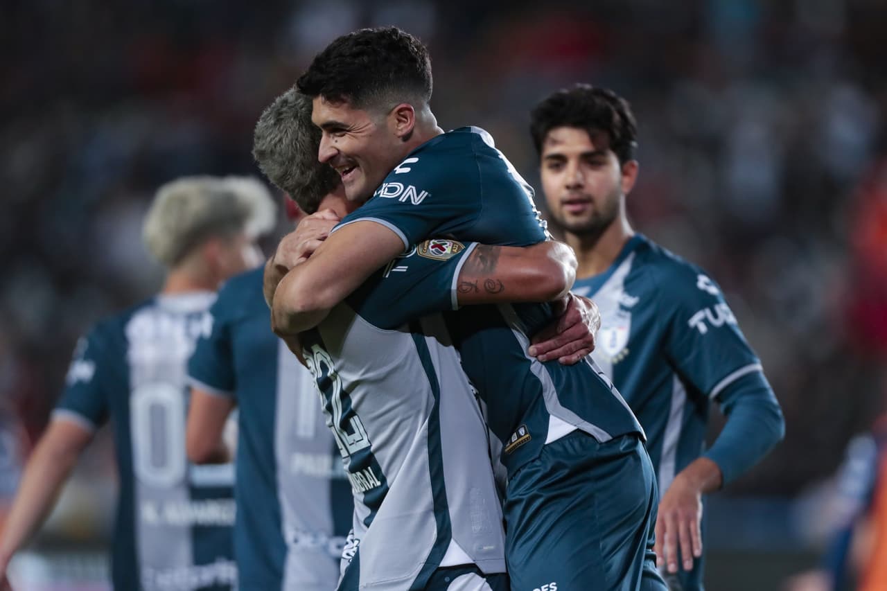 Pachuca arrancó con el pie derecho el Clausura 2023 en el Estadio Hidalgo al derrotar por goleada 5-1 al Puebla. Con anotaciones de Luis Chávez, doblete de Nicolás Ibáñez, otro de ‘Chofis’ López y uno más de Kevin Álvarez, los Tuzos dejaron en claro que buscarán el bicampeonato en la Liga MX. Por parte de La Franja, Martín Barragán anotó el del honor desde los 11 pasos.
