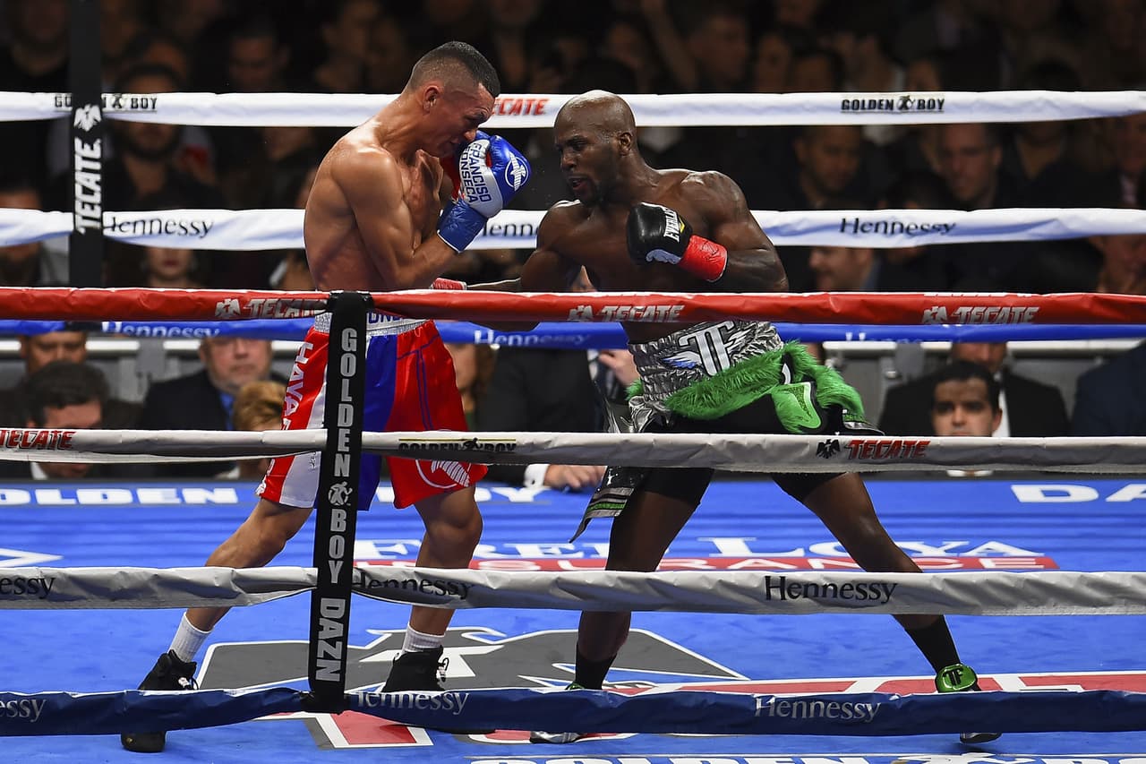 Foto de la pelea Tevin Farmer vs Francisco Fonseca correspondiente al titulo Peso Super Pluma FIB celebrado en el Madison Square Garden de la ciudad de Nueva York en los Estados Unidos. EN LA FOTO: Picture of the fight Tevin Farmer vs Francisco Fonseca corresponding to the title Peso Super Feather FIB held at Madison Square Garden in New York City in the United States. IN THE PHOTO: