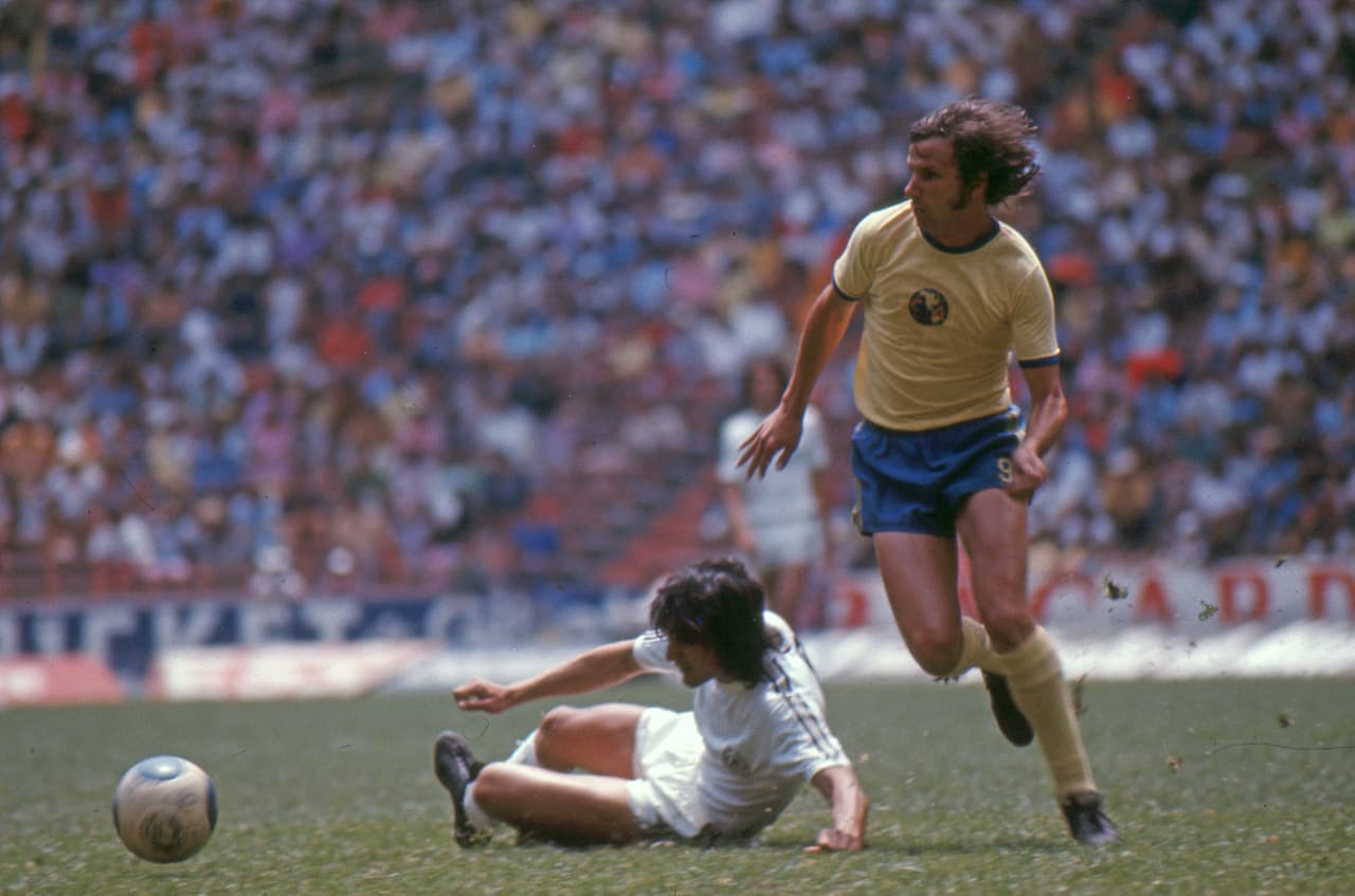 Enrique Borja (1969-1977) se cansó de romper las redes con el América, el primer fichaje 'bomba' del equipo. Llegó al club para ganarse el cariño y corazón de la afición.