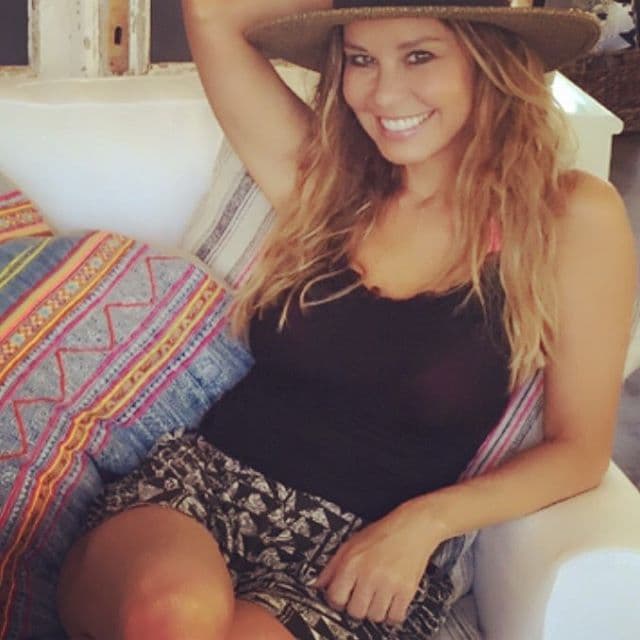 Myrka Dellanos y Ulysses Alonso lucían realmente enamorados, se casaron y sólo cuatro meses más tarde la conductora vivió uno de los peores episodios de su vida cuando su esposo la agredió físicamente, amenazó con matarla y destruyó varias cosas de su casa.