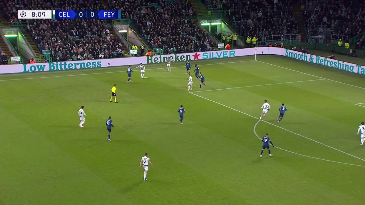 ¡TIRO ATAJADO! disparo por Matt O'Riley.