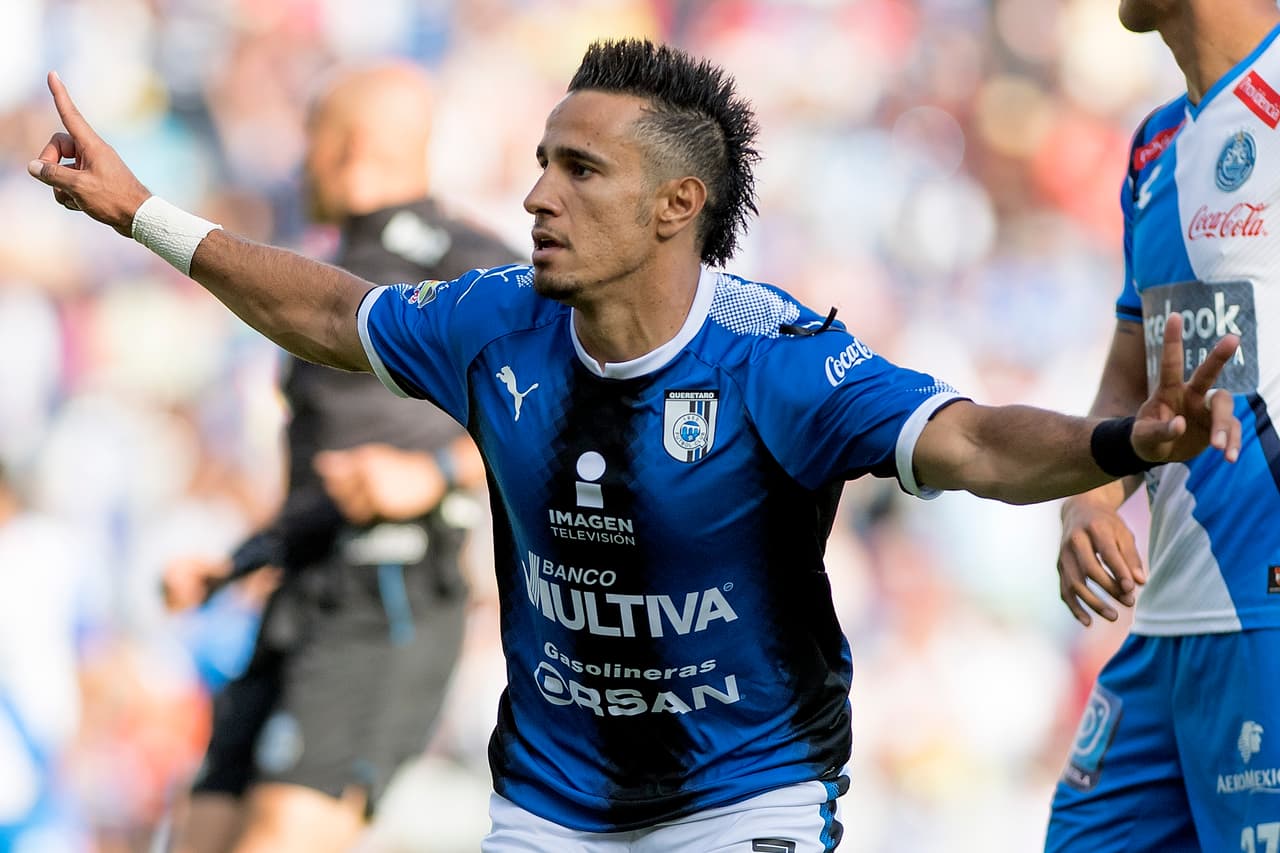 Las versiones recientes indican que el brasileño Camilo Sanvezzo podría dejar los Gallos para unirse al León.