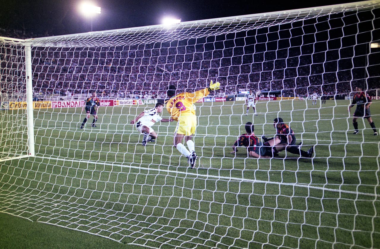 El guardameta guerrerense sorprendió al público estadounidense con su seguridad bajo palos.