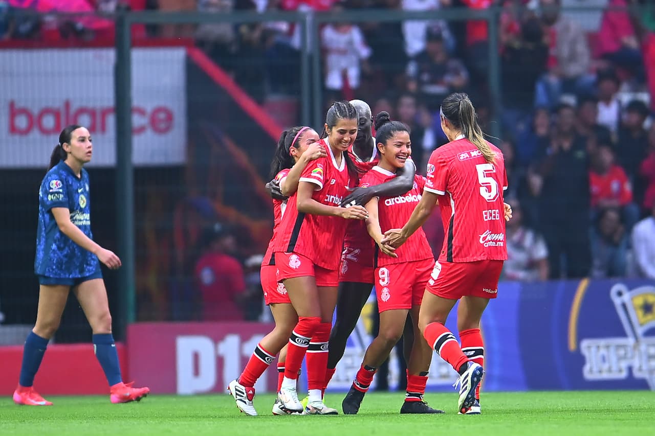Toluca sorprende al América en partido de dobletes