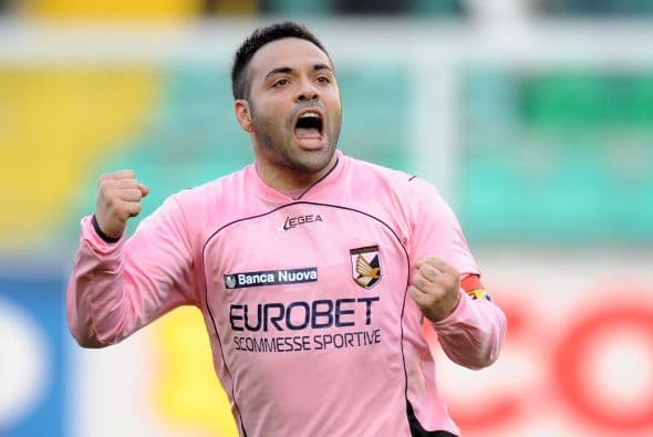 Fabrizio Miccoli abrió el camino para la victoria.