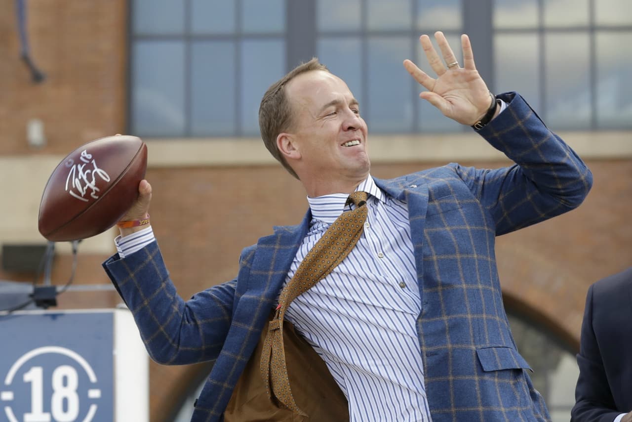 Los Colts reconocen a Peyton Manning con una estatua