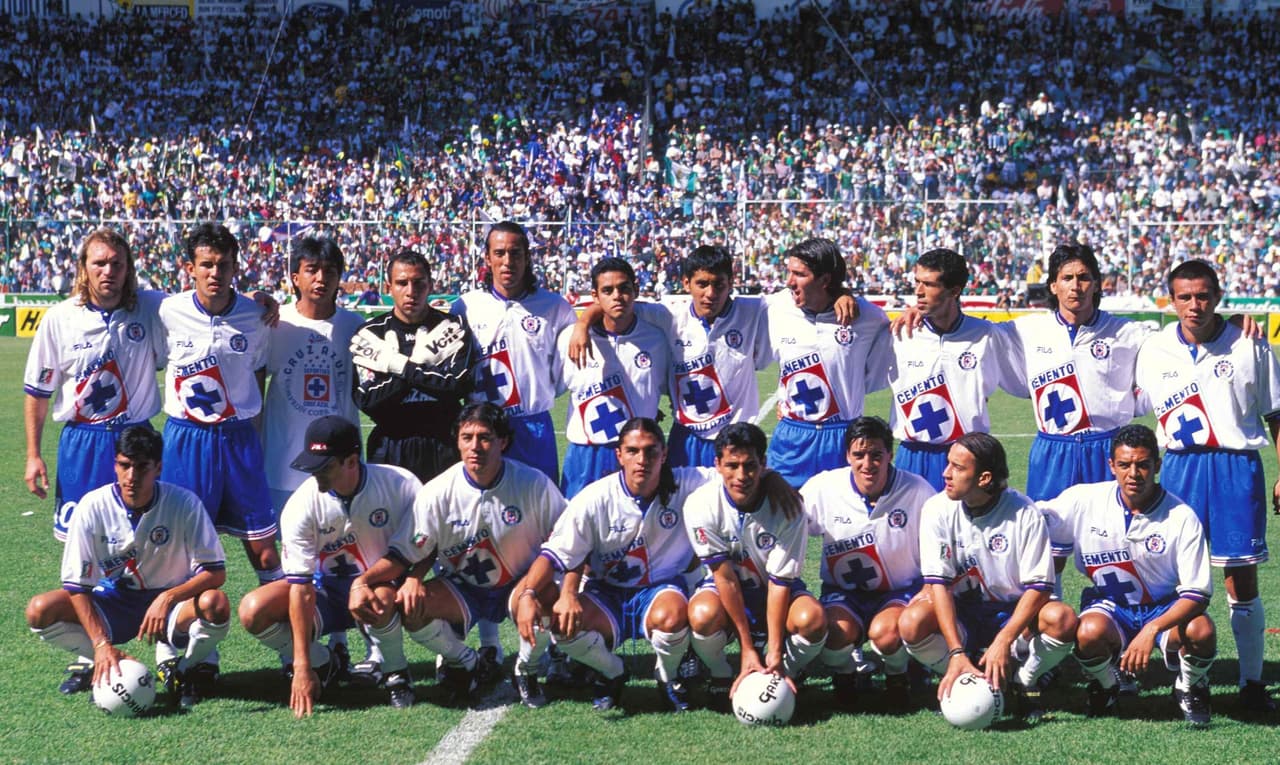 De ese equipo de 1997, que además de ser campeón local obtuvo en 1996 y en 1997 la Copa de Campeones de la Concacaf, es el único vigente como jugador. Claro está que es una leyenda azul.