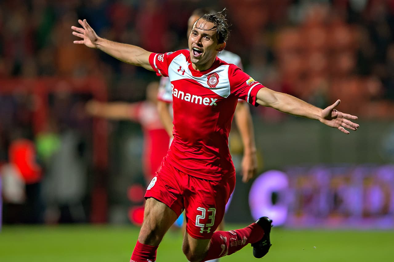 Pasando al Toluca vs. Gallos, el duelo presenta a dos equipos enrachados que no quieren perder el ritmo. ¿Será que la suerte se le acabó a los Gallos en su visita al infierno?