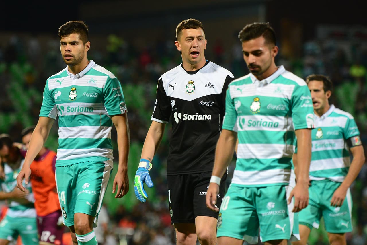 El Veracruz vs. Santos, el actual campeón se está jugando una de sus últimas cartas para clasificar a la liguilla. Una derrota en el puerto jarocho los dejaría casi eliminados de la competencia salvo un milagro de victorias por goleada.